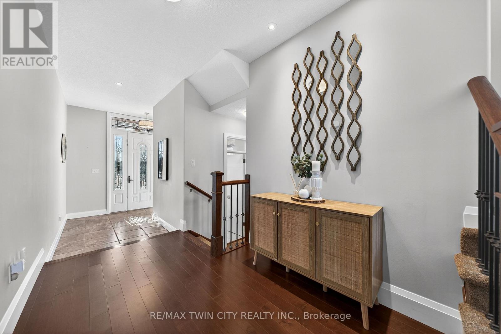 557 Millstream Drive, Waterloo, Ontario  N2K 0E1 - Photo 5 - X12870852