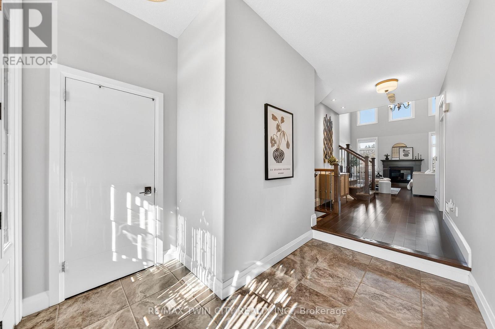 557 Millstream Drive, Waterloo, Ontario  N2K 0E1 - Photo 6 - X12870852