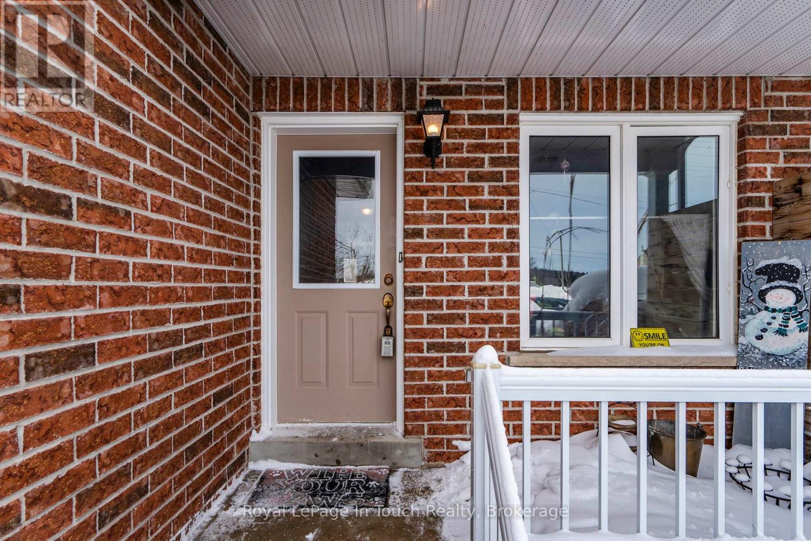 42 Owen Street, Penetanguishene, Ontario  L9M 1M8 - Photo 2 - S12787254