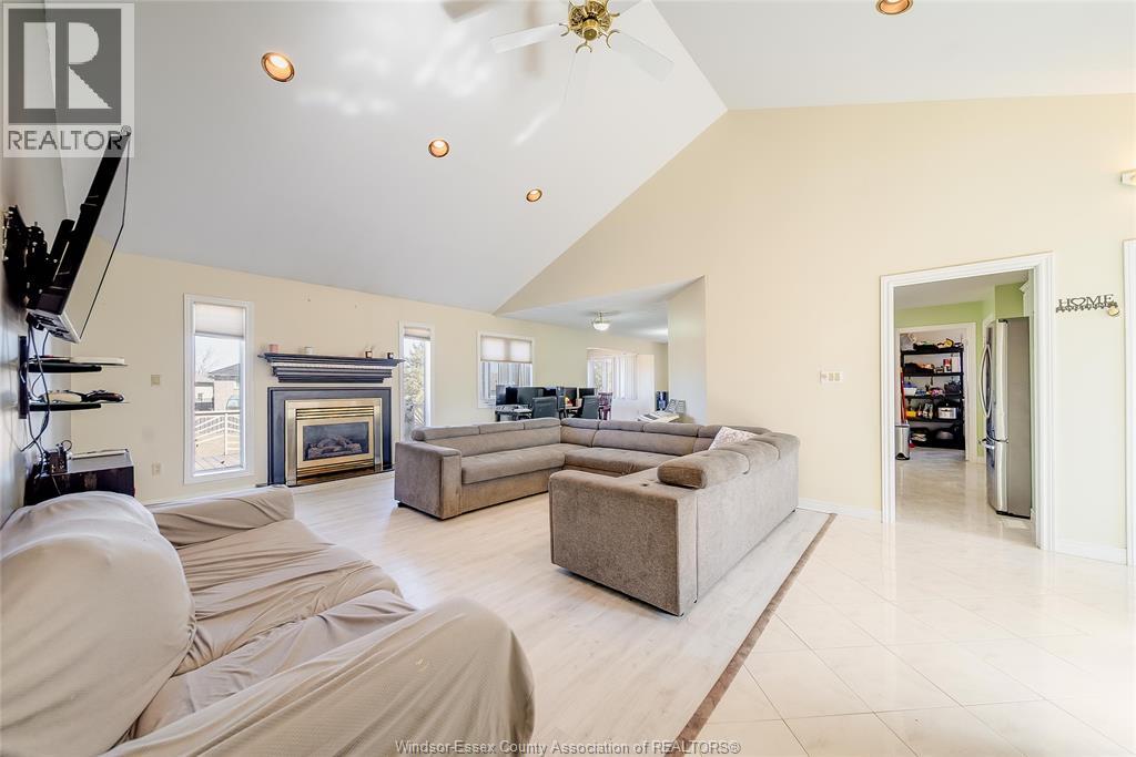 145 Ellison Street, Leamington, Ontario  N8H 5H9 - Photo 6 - 26005020