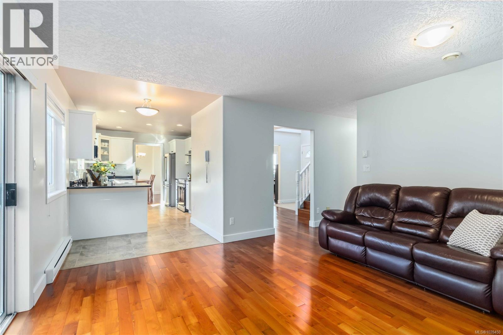 4120 Ambassy Pl, Saanich, British Columbia  V8X 2M4 - Photo 12 - 1028450