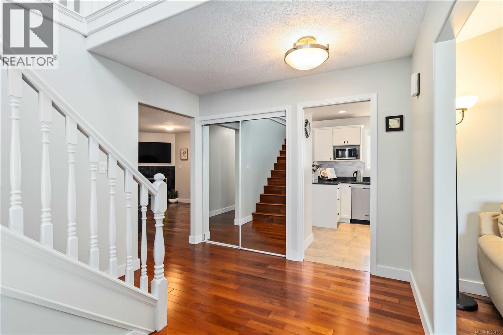 4120 Ambassy Pl, Saanich, British Columbia  V8X 2M4 - Photo 5 - 1028450