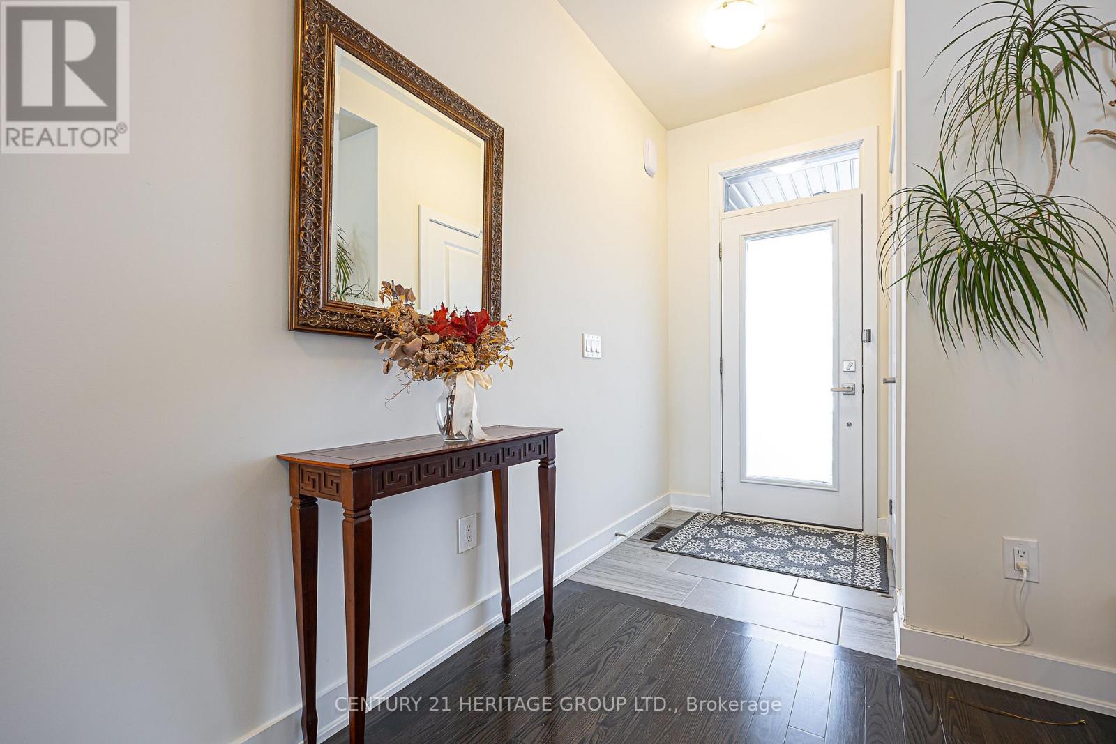 25 Helliwell Crescent, Richmond Hill, Ontario  L4E 1C7 - Photo 3 - N12857104