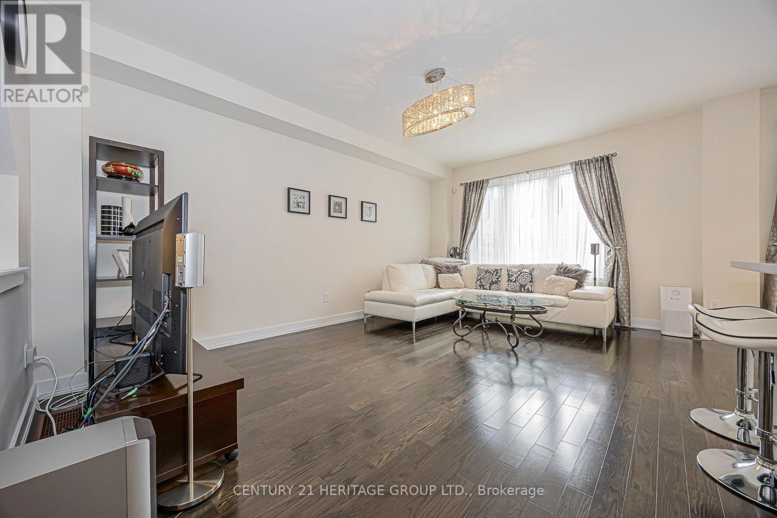 25 Helliwell Crescent, Richmond Hill, Ontario  L4E 1C7 - Photo 6 - N12857104