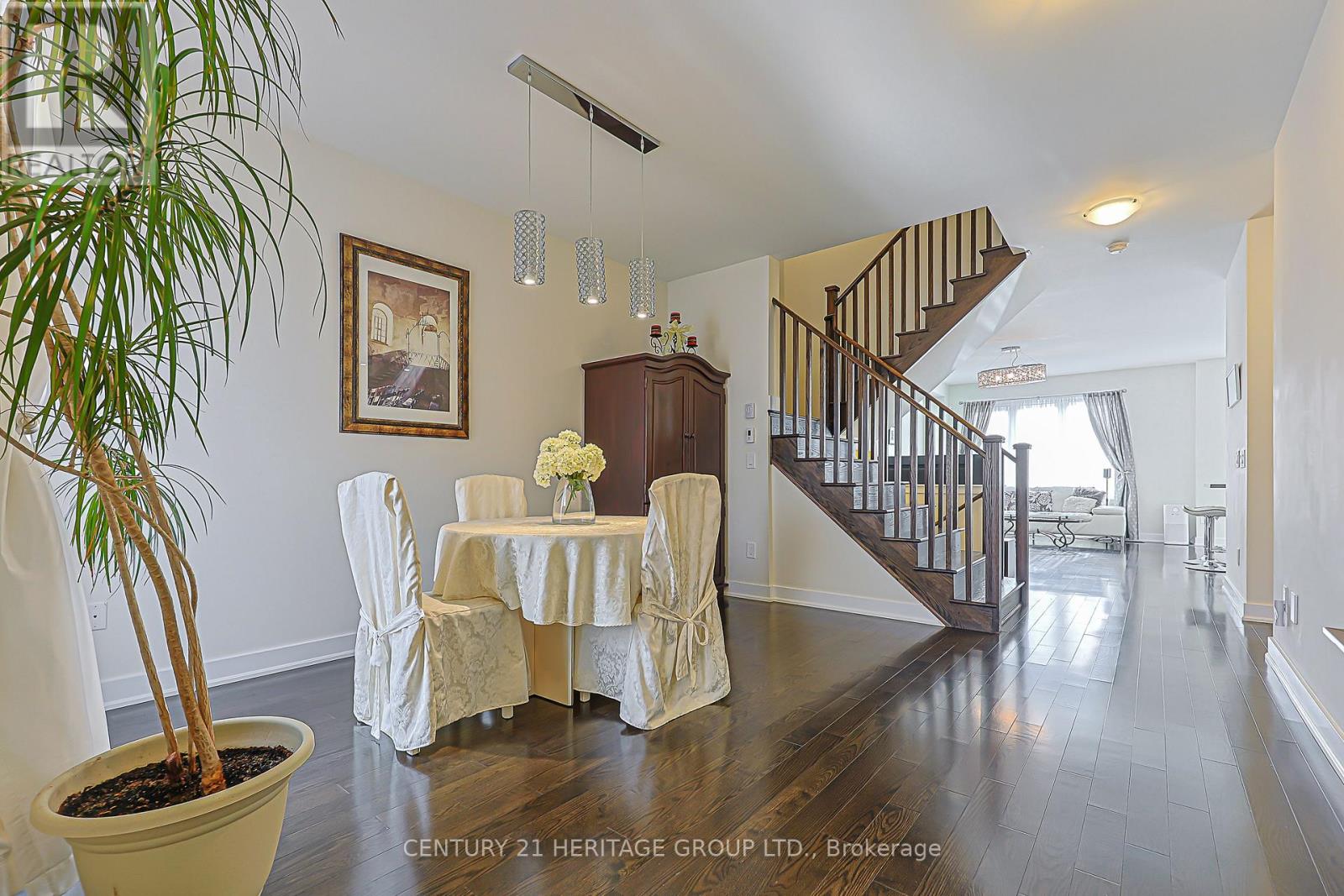 25 Helliwell Crescent, Richmond Hill, Ontario  L4E 1C7 - Photo 4 - N12857104