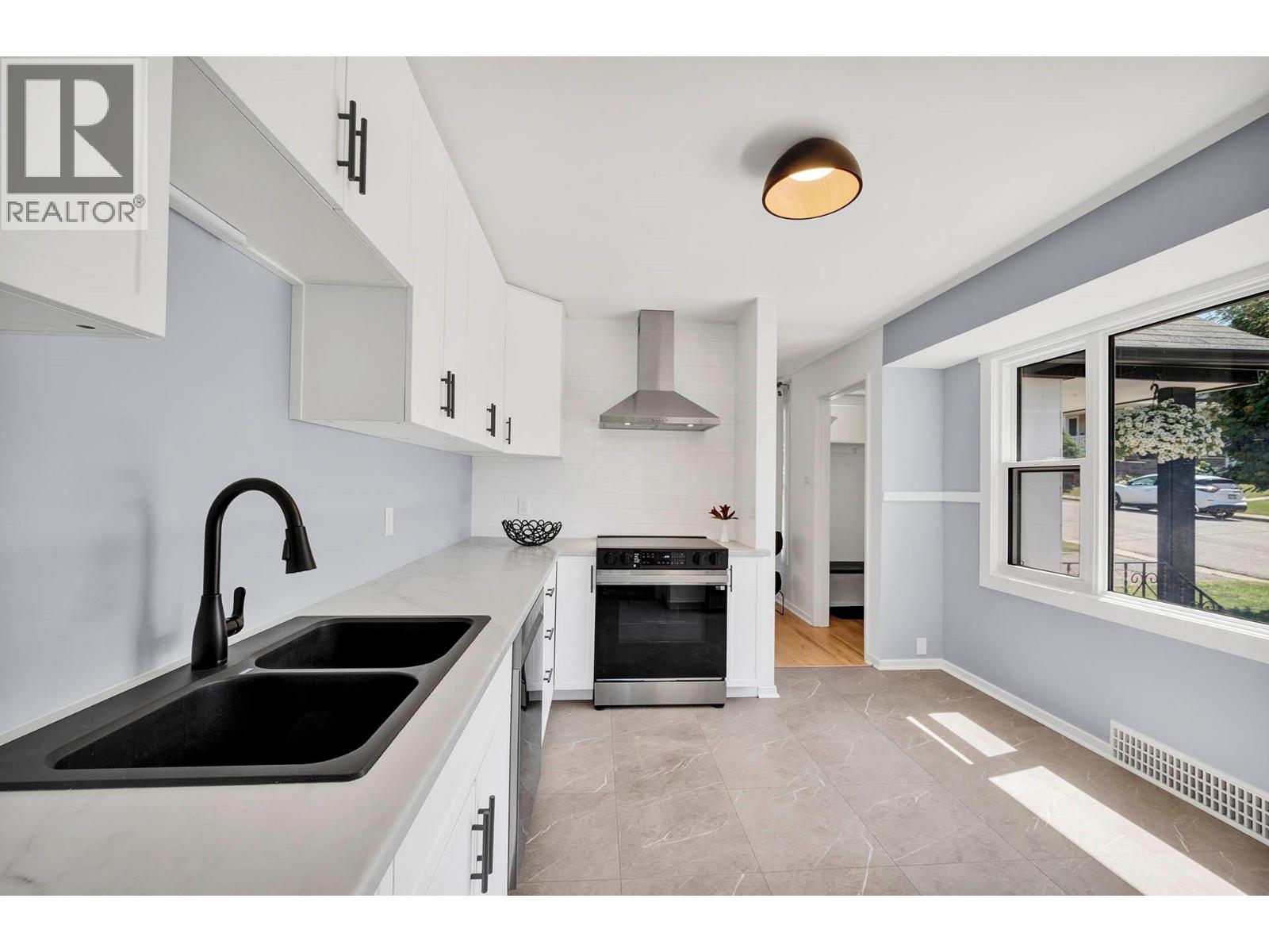 1314 Pine Crescent, Kamloops, British Columbia  V2C 2Z1 - Photo 3 - 10376393