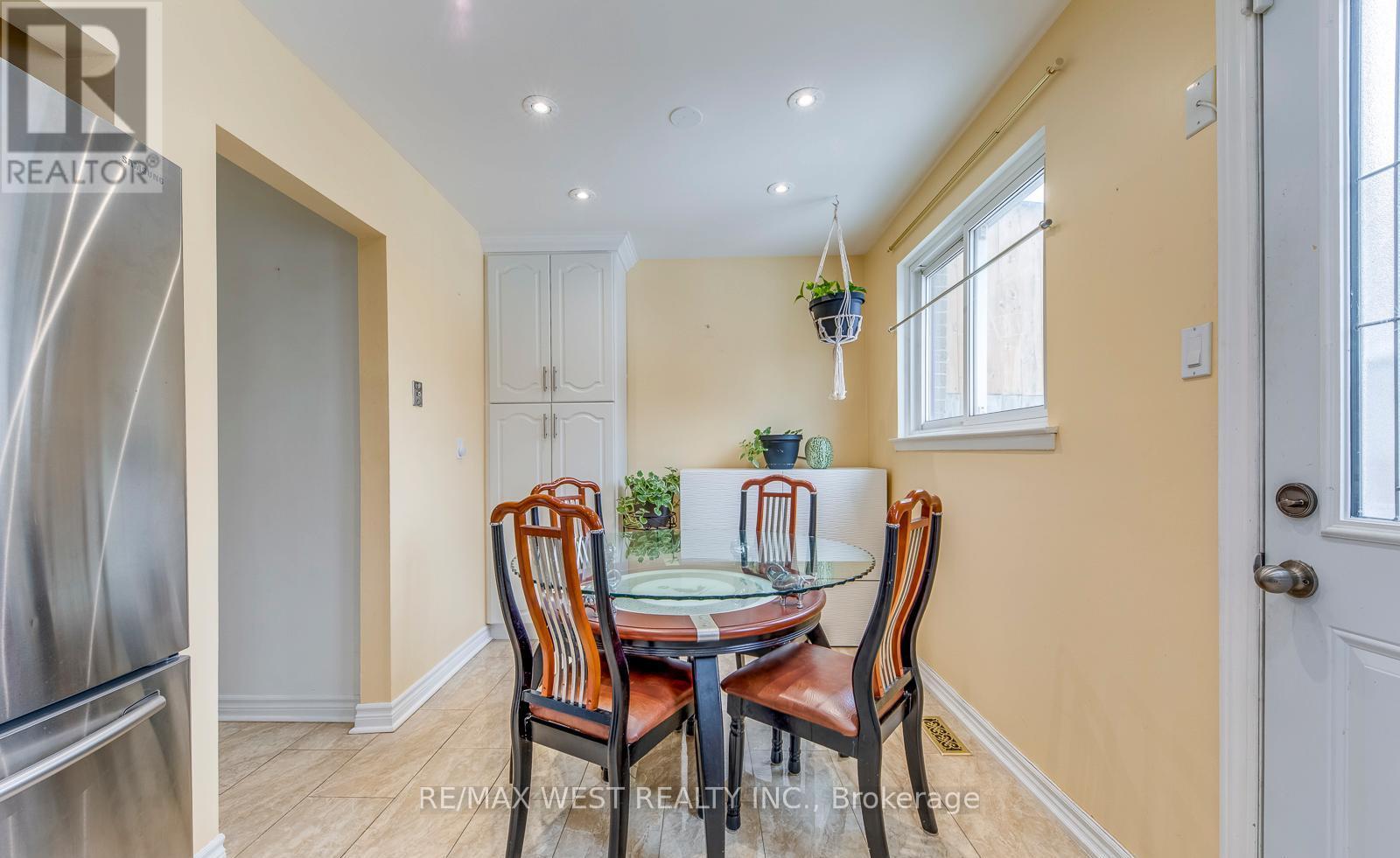 43 Flamingo Crescent, Brampton (Southgate), Ontario  L6T 2G6 - Photo 19 - W12862262