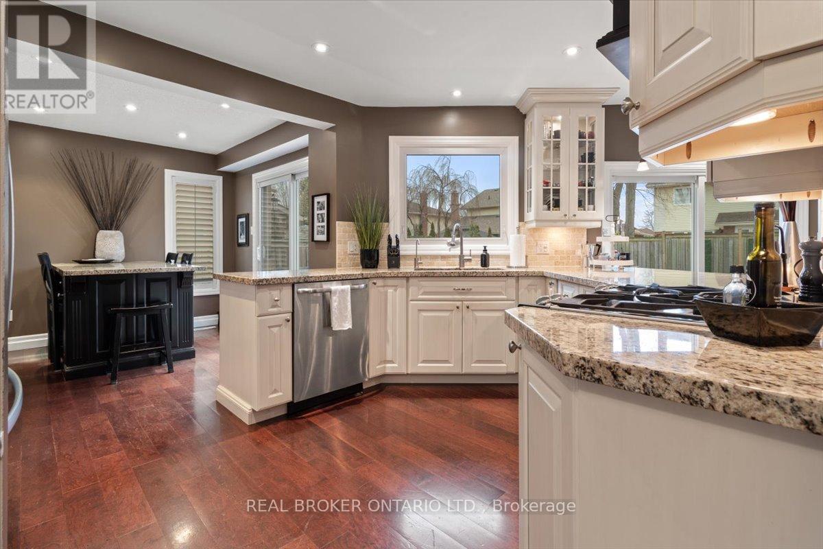 3182 Tania Crescent, Burlington (Headon), Ontario  L7M 3M7 - Photo 8 - W12700030