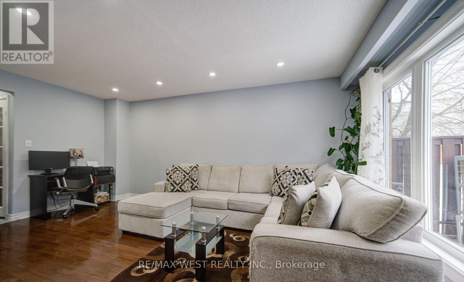 71 - 3525 Brandon Gate Drive, Mississauga (Malton), Ontario  L4T 3M3 - Photo 10 - W12865106