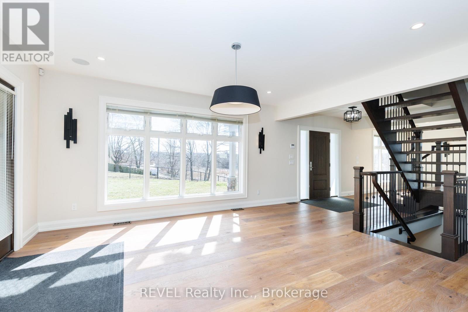 190 Oakdale Avenue, St. Catharines, Ontario  L2P 2K8 - Photo 8 - X12870928