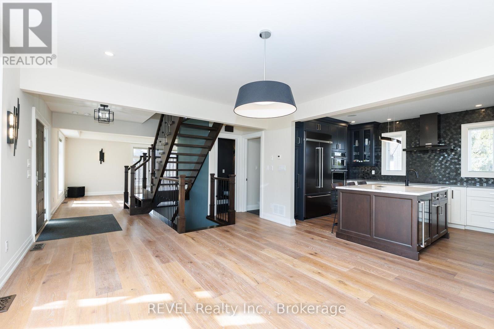 190 Oakdale Avenue, St. Catharines, Ontario  L2P 2K8 - Photo 9 - X12870928