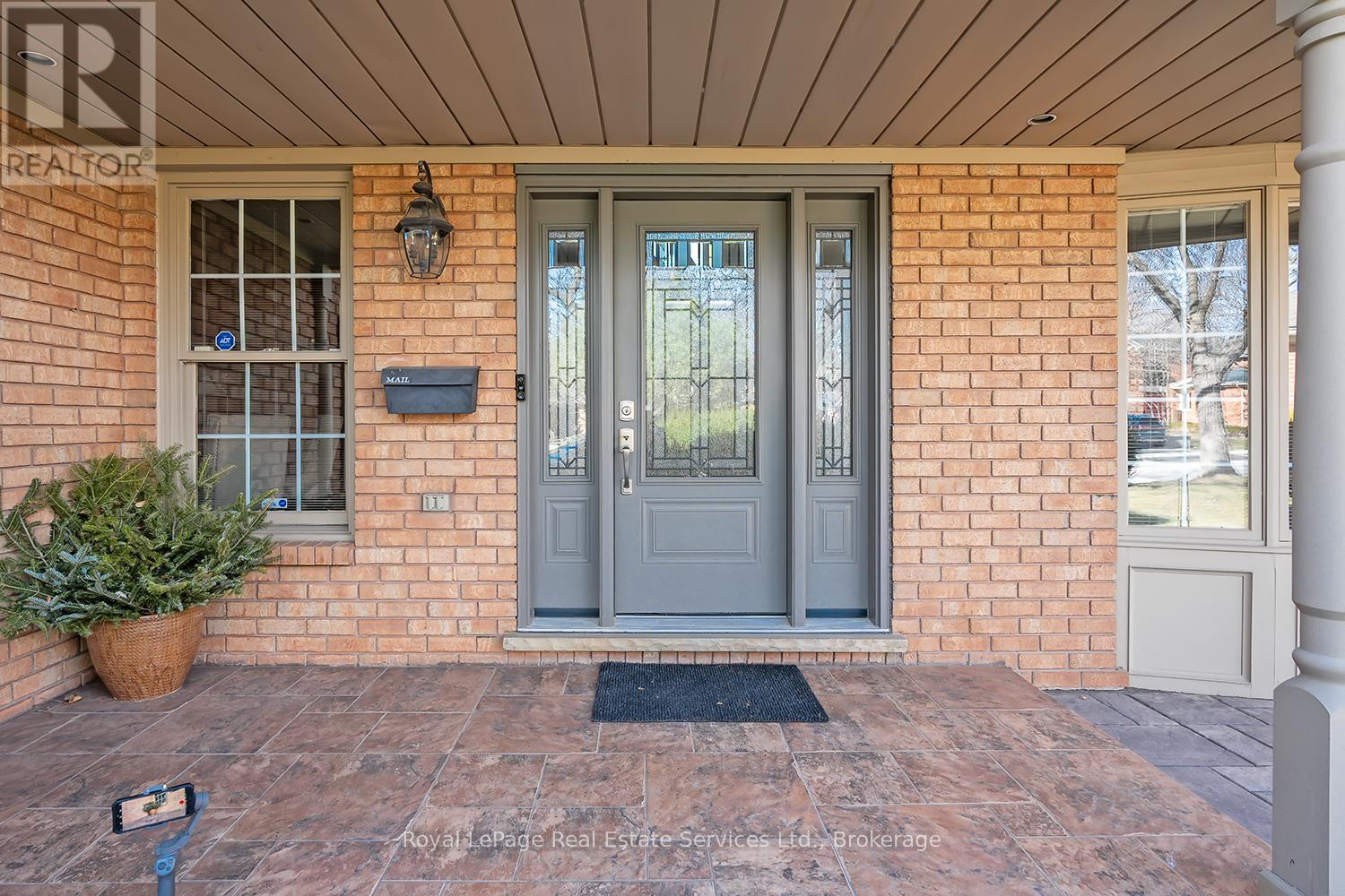 1274 Hilton Lane, Oakville, Ontario  L6M 2V2 - Photo 2 - W12871092