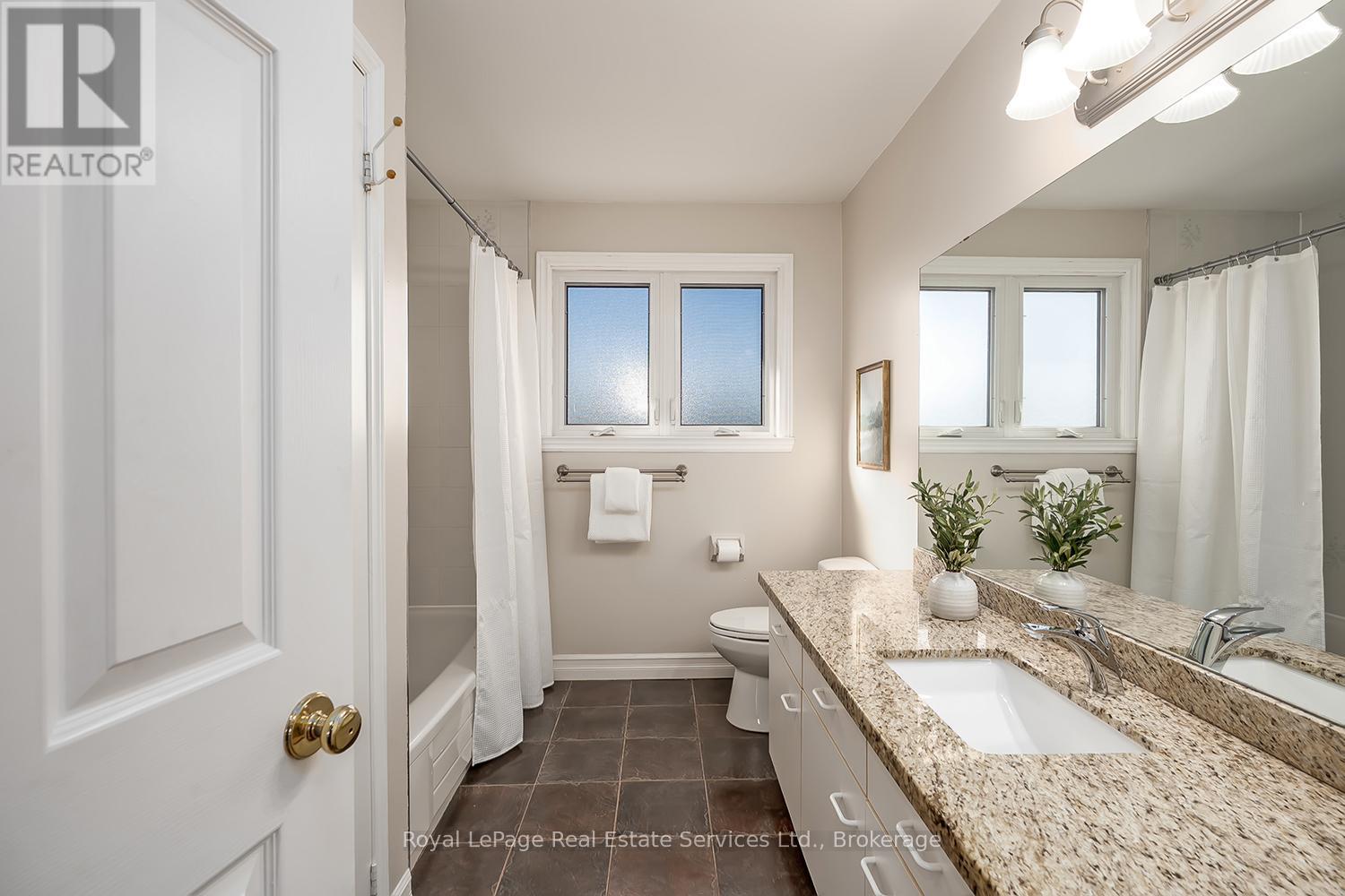 1274 Hilton Lane, Oakville, Ontario  L6M 2V2 - Photo 33 - W12871092