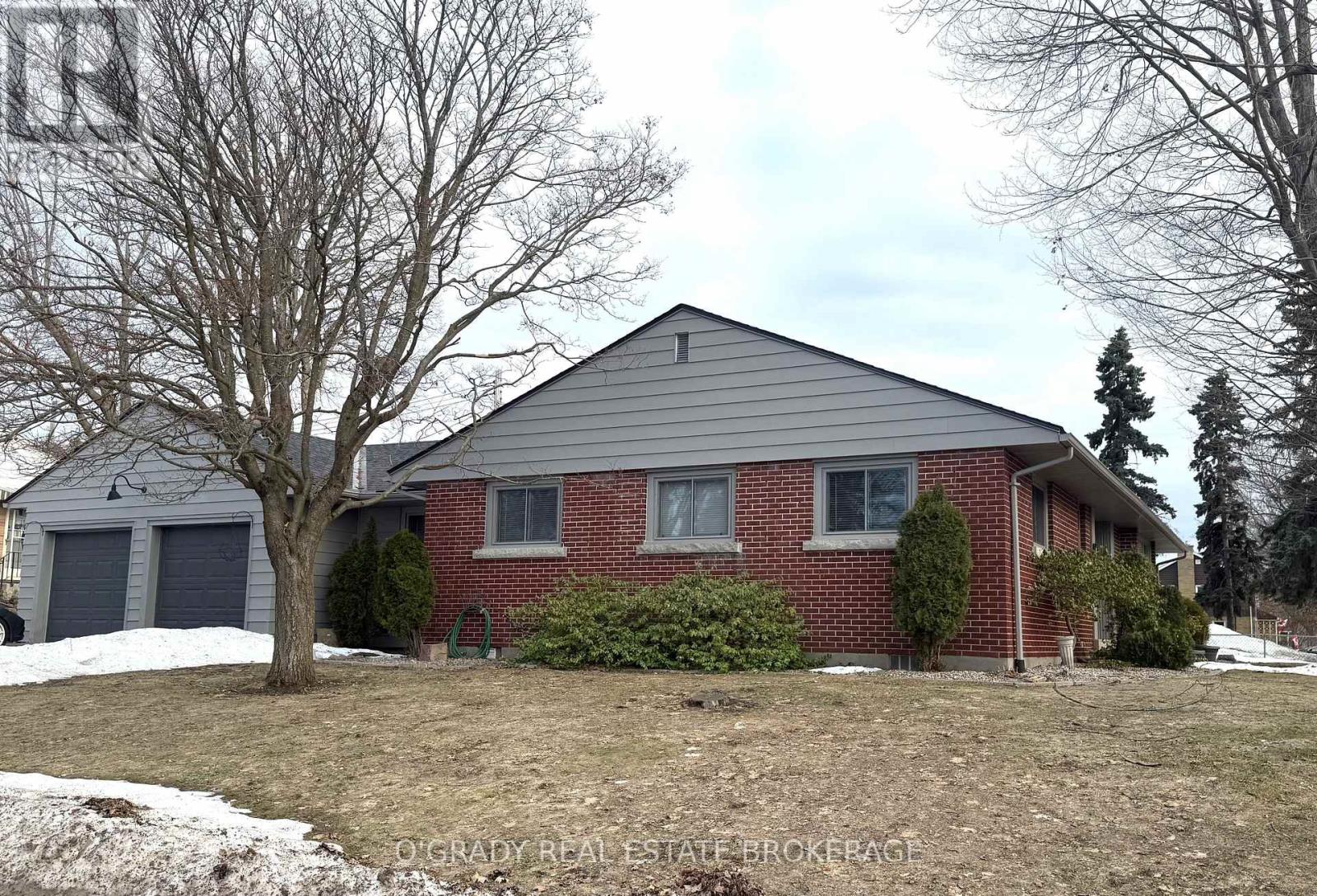 71 North Augusta Road, Brockville, Ontario  K6V 2X7 - Photo 2 - X12870994