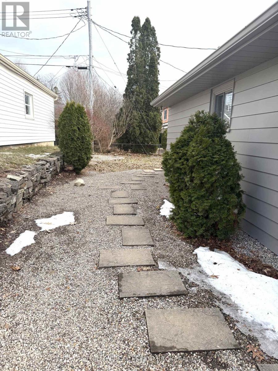 71 North Augusta Road, Brockville, Ontario  K6V 2X7 - Photo 4 - X12870994