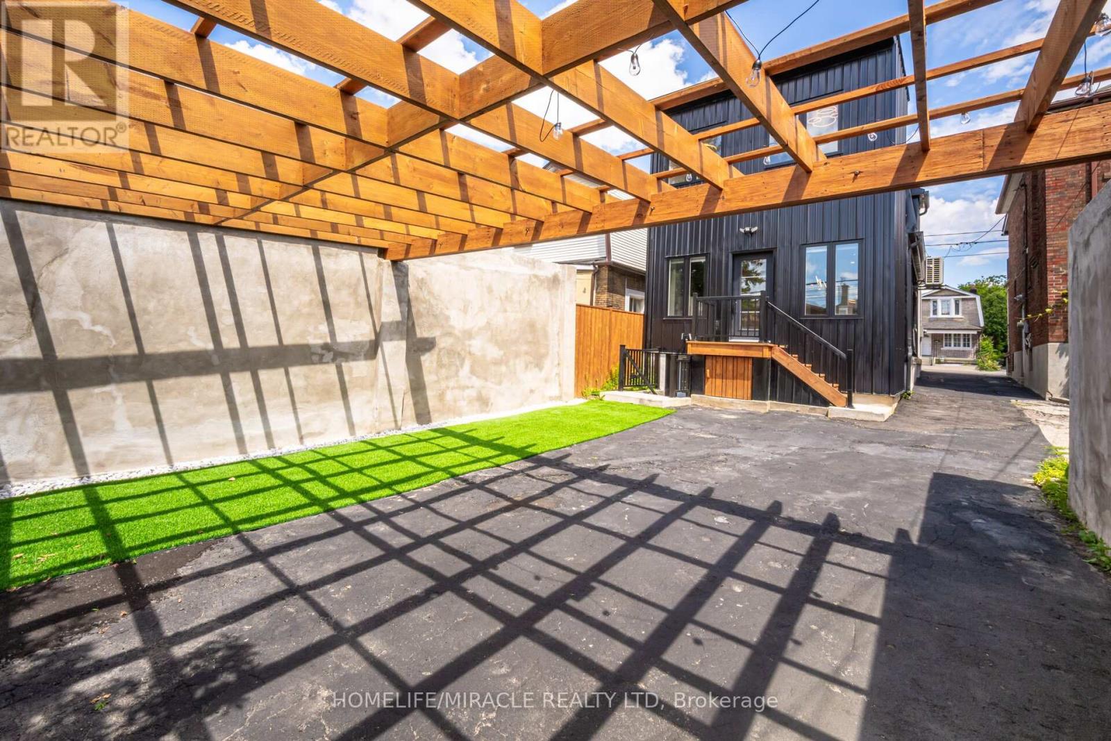 Upper - 388 Oakwood Avenue, Toronto, Ontario  M6E 2W3 - Photo 47 - C12802970