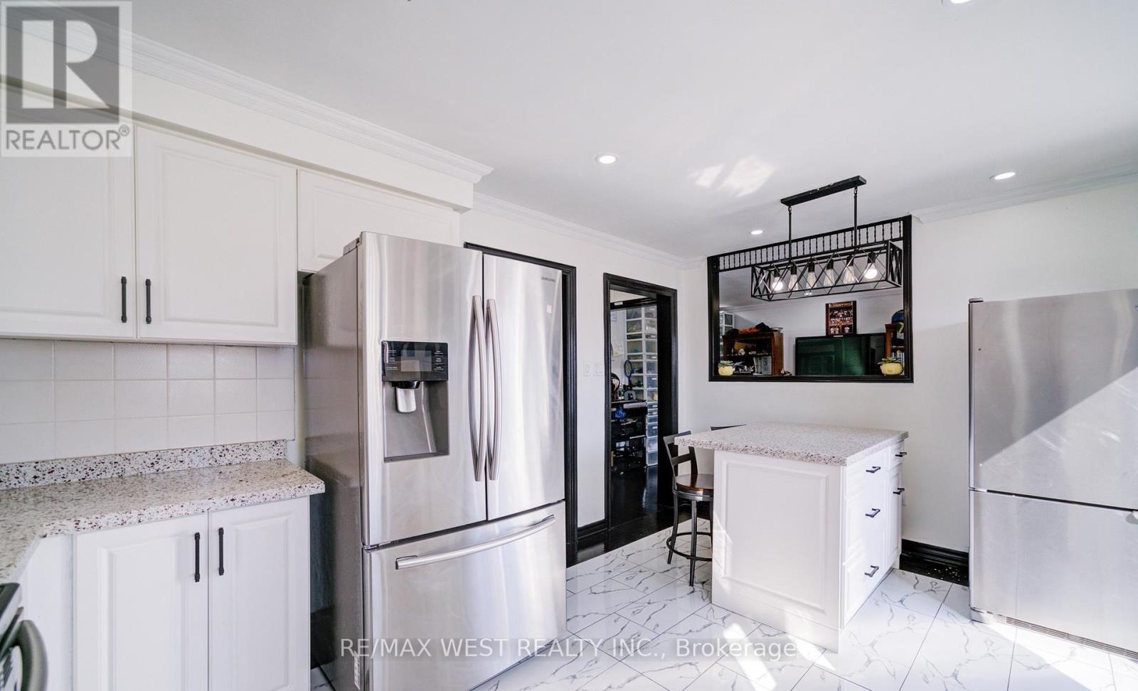 1648 Pepperwood Gate, Pickering, Ontario  L1X 2K3 - Photo 12 - E12859270