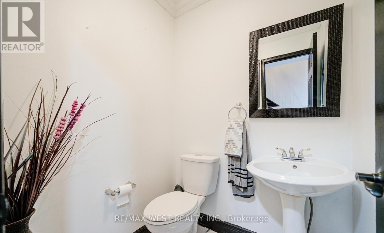 1648 Pepperwood Gate, Pickering, Ontario  L1X 2K3 - Photo 5 - E12859270