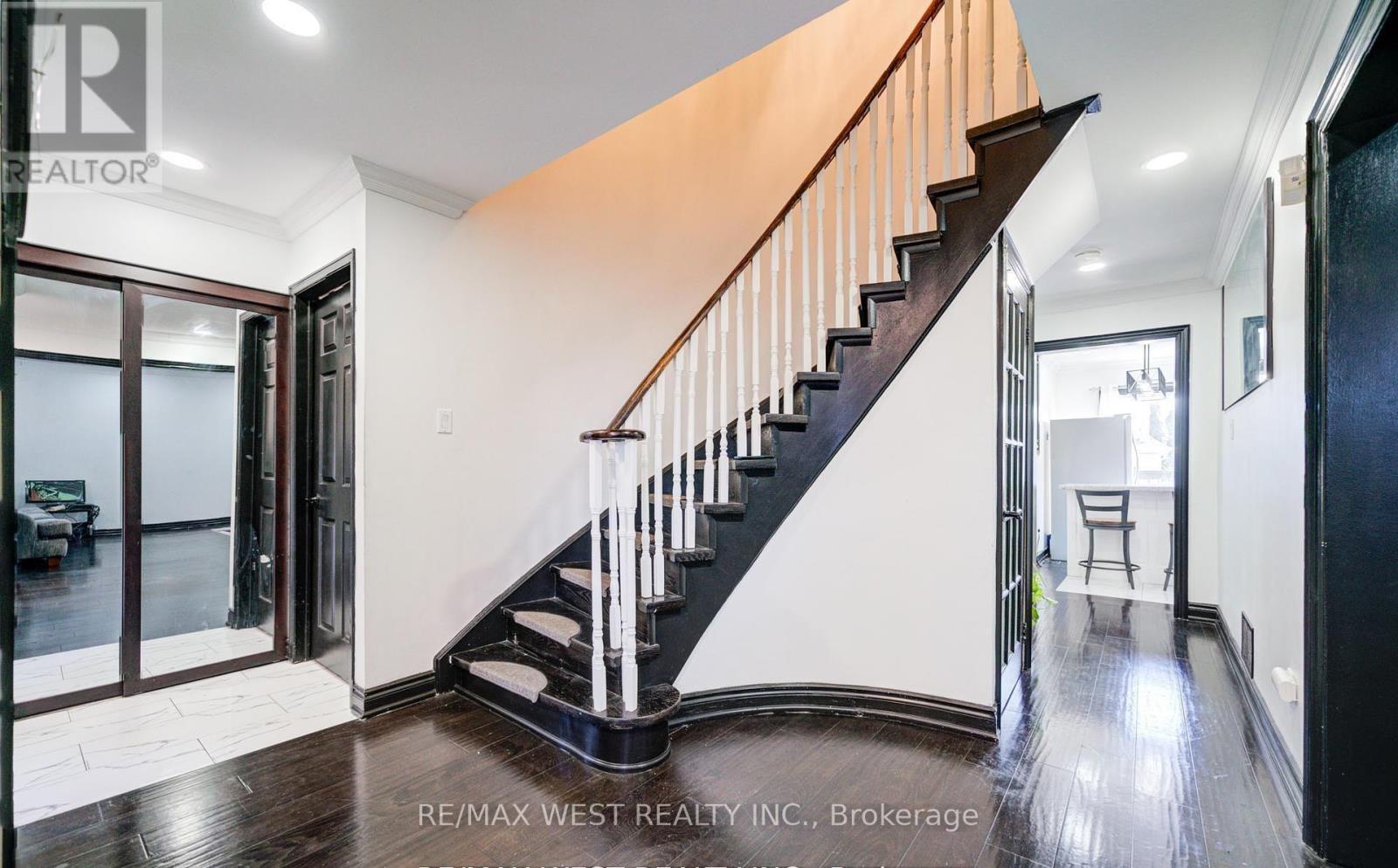 1648 Pepperwood Gate, Pickering, Ontario  L1X 2K3 - Photo 4 - E12859270