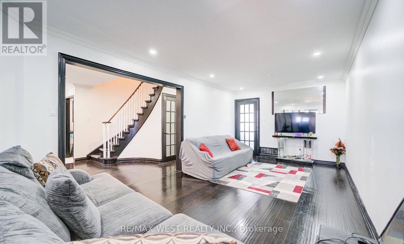 1648 Pepperwood Gate, Pickering, Ontario  L1X 2K3 - Photo 7 - E12859270