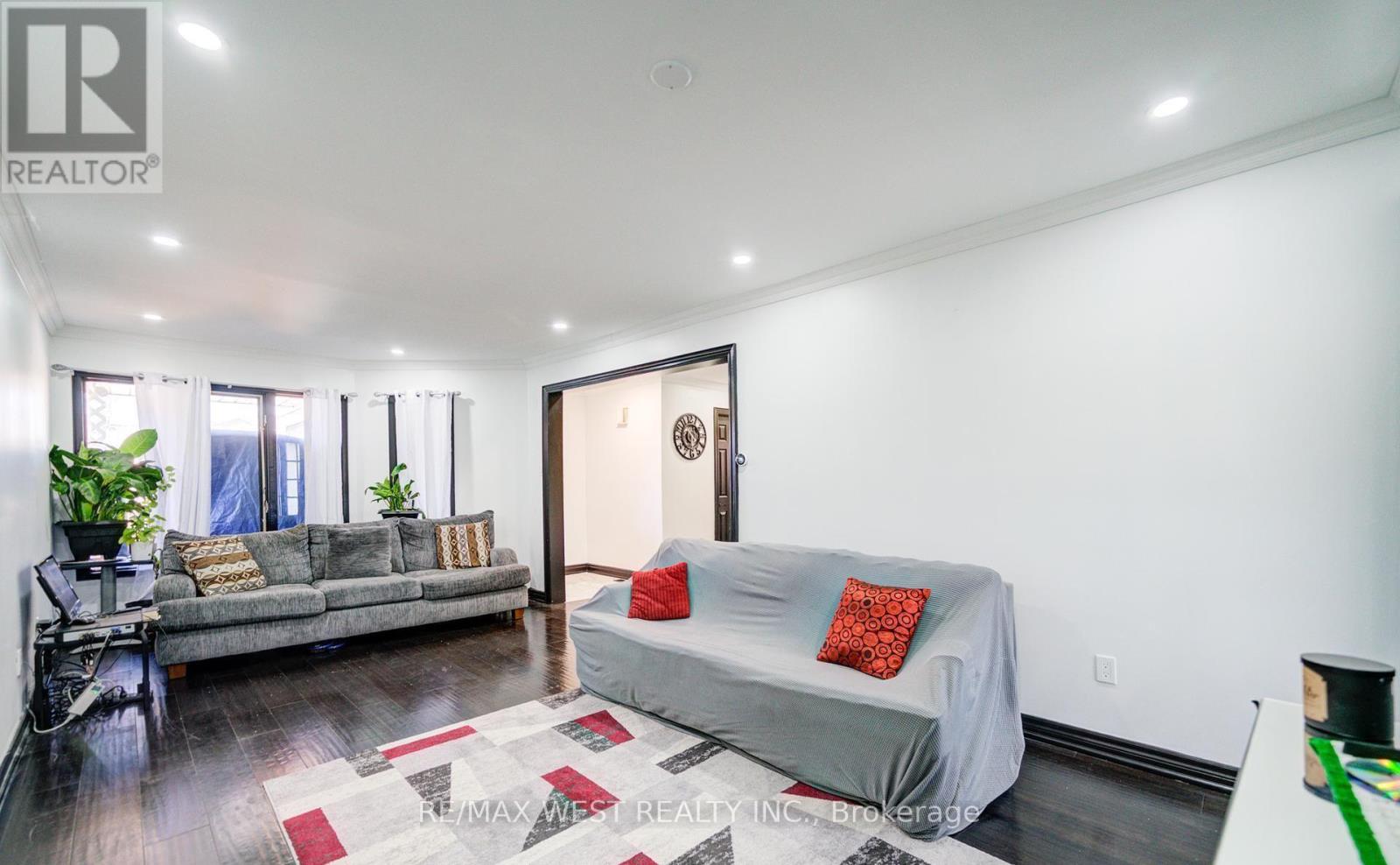 1648 Pepperwood Gate, Pickering, Ontario  L1X 2K3 - Photo 8 - E12859270