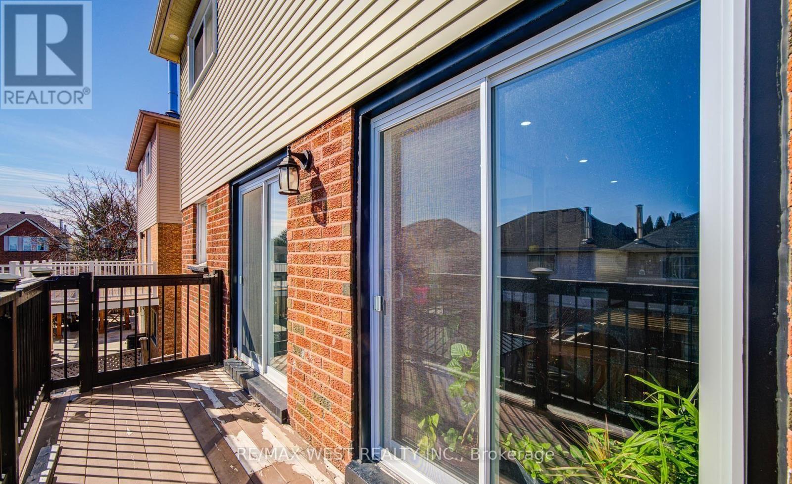 1648 Pepperwood Gate, Pickering, Ontario  L1X 2K3 - Photo 27 - E12859270