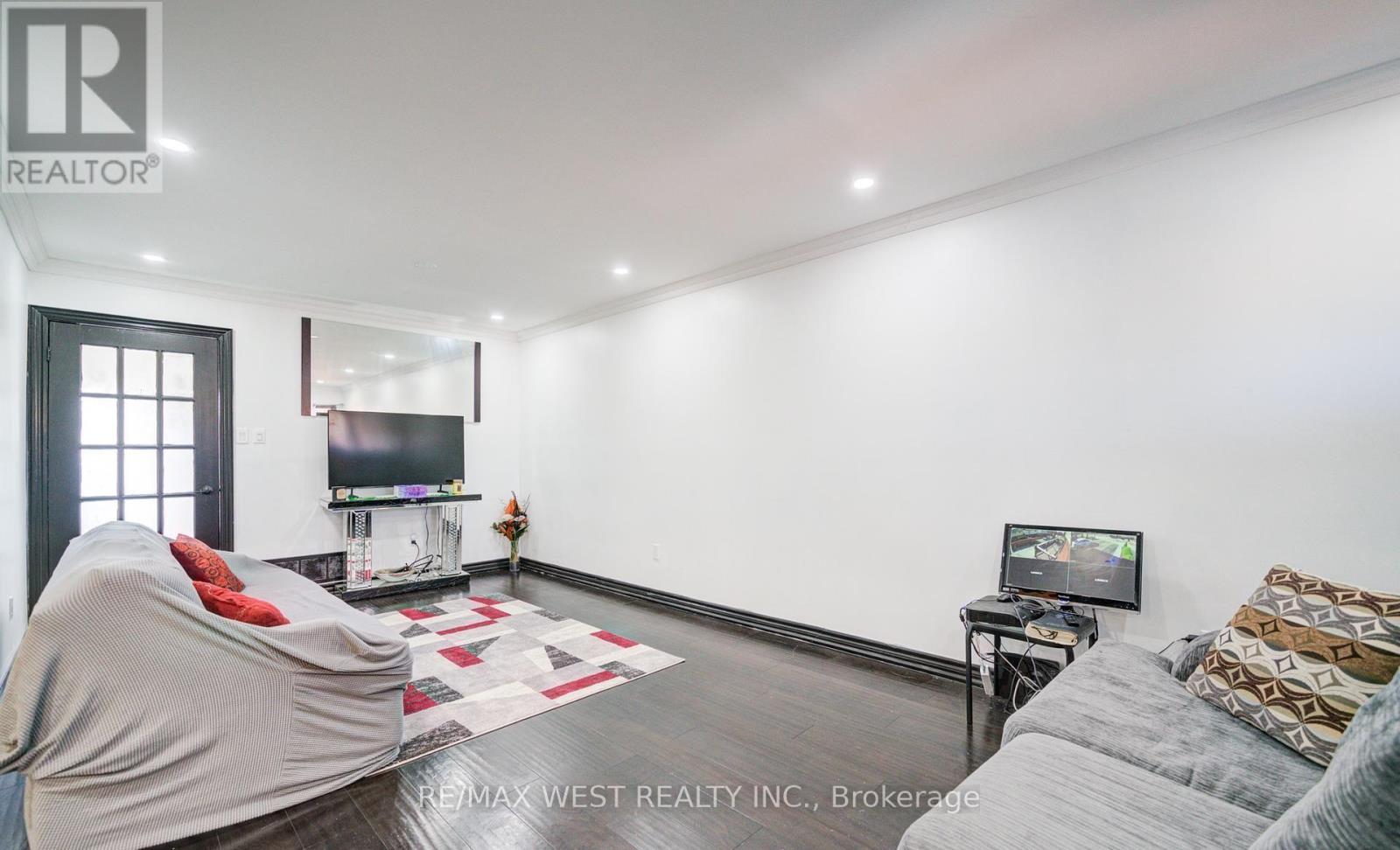 1648 Pepperwood Gate, Pickering, Ontario  L1X 2K3 - Photo 6 - E12859270