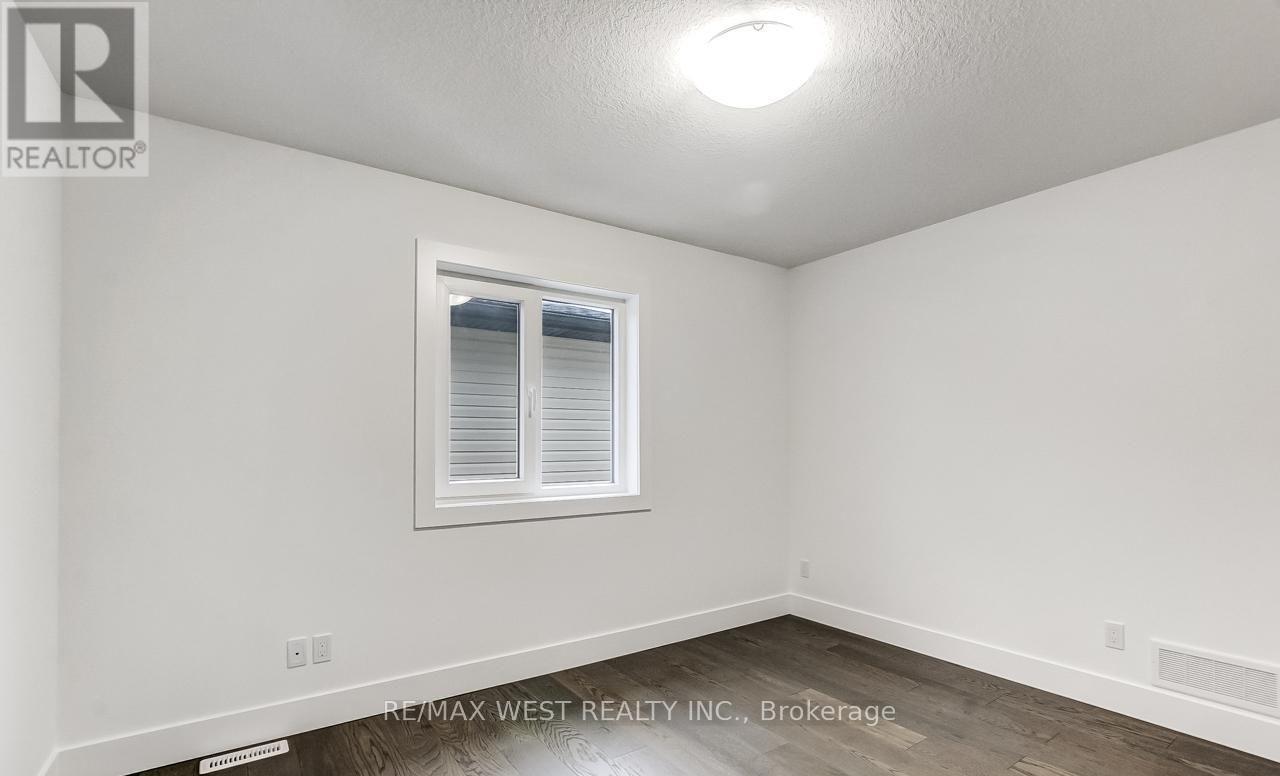 92 Poole Crescent, Middlesex Centre, Ontario  N0L 1R0 - Photo 16 - X12858336