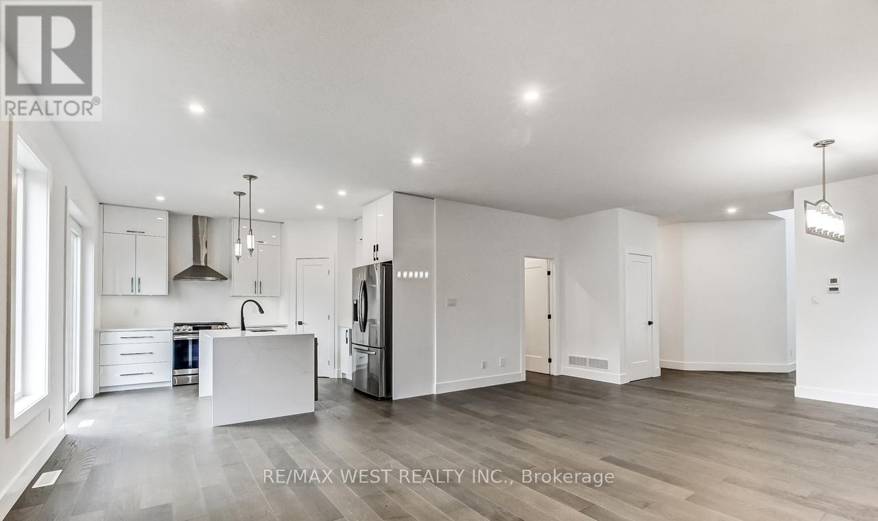 92 Poole Crescent, Middlesex Centre, Ontario  N0L 1R0 - Photo 7 - X12858336