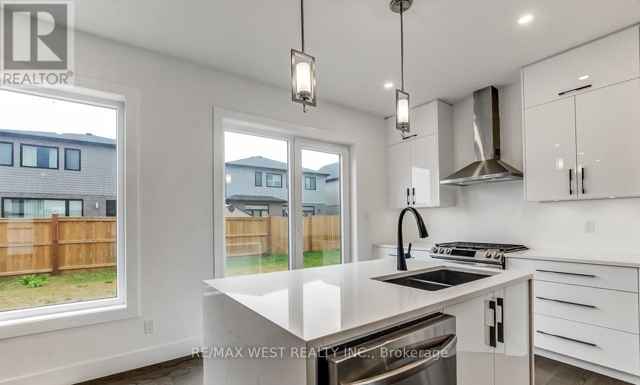 92 Poole Crescent, Middlesex Centre, Ontario  N0L 1R0 - Photo 10 - X12858336