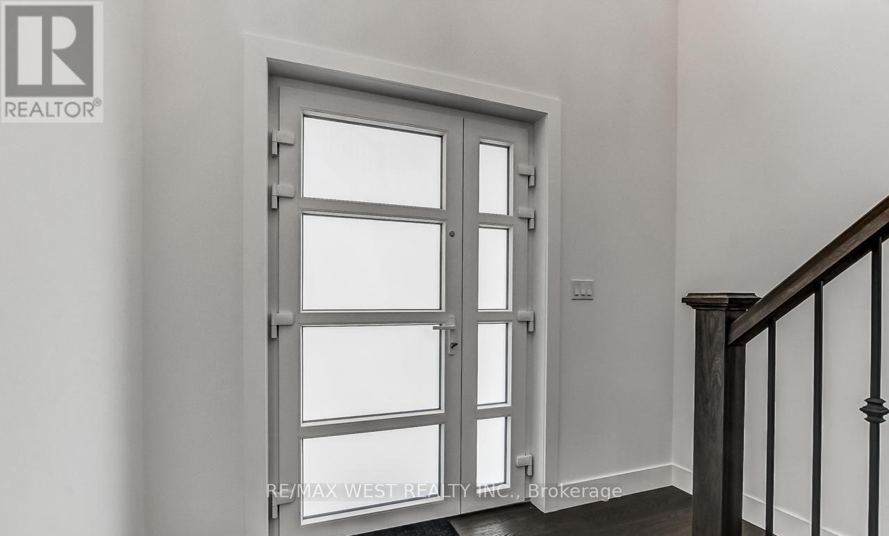 92 Poole Crescent, Middlesex Centre, Ontario  N0L 1R0 - Photo 3 - X12858336