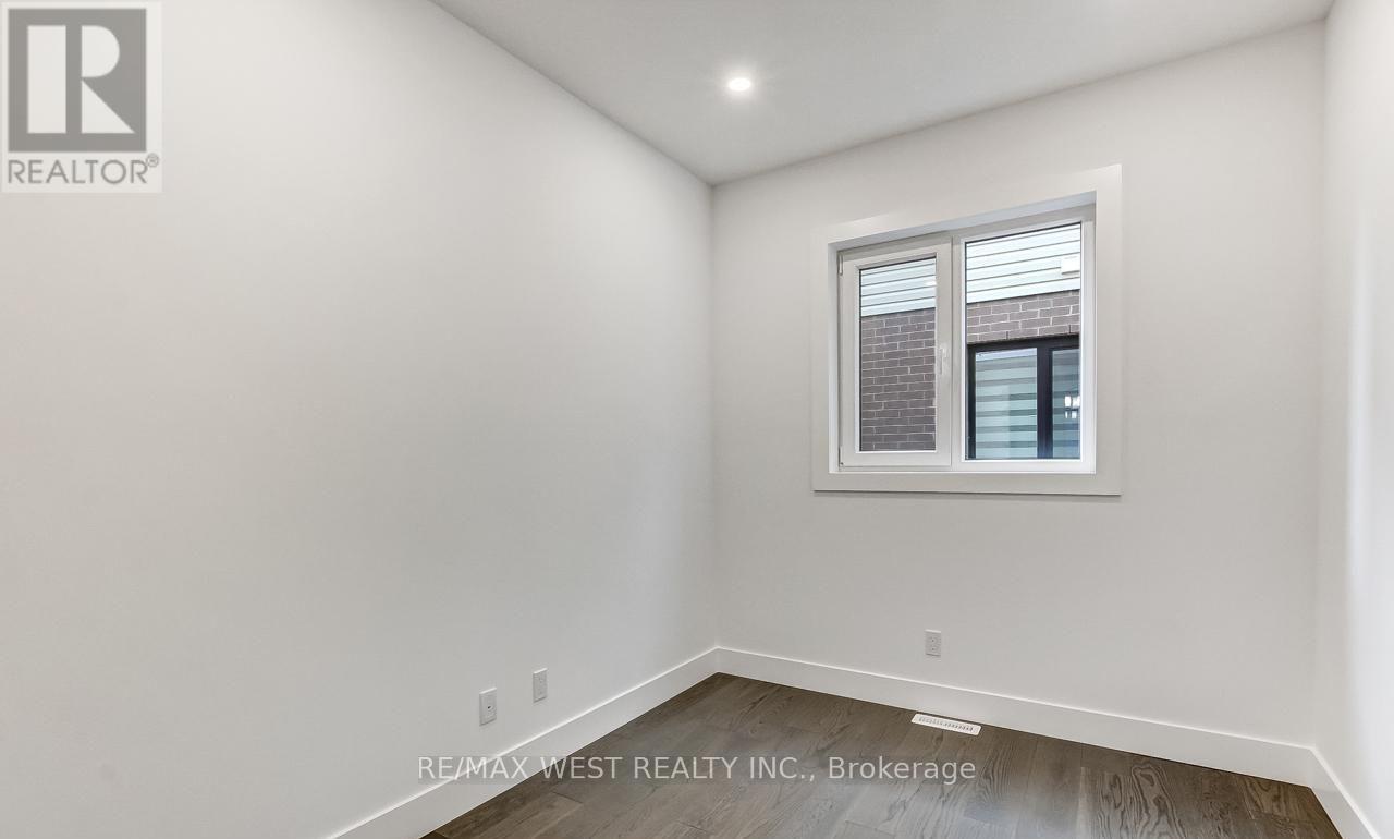 92 Poole Crescent, Middlesex Centre, Ontario  N0L 1R0 - Photo 11 - X12858336