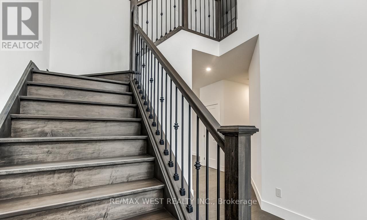 92 Poole Crescent, Middlesex Centre, Ontario  N0L 1R0 - Photo 4 - X12858336