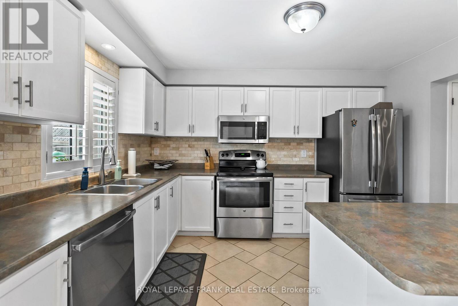 24 Ingold Lane, Ajax (Central), Ontario  L1Z 1K3 - Photo 8 - E12870948