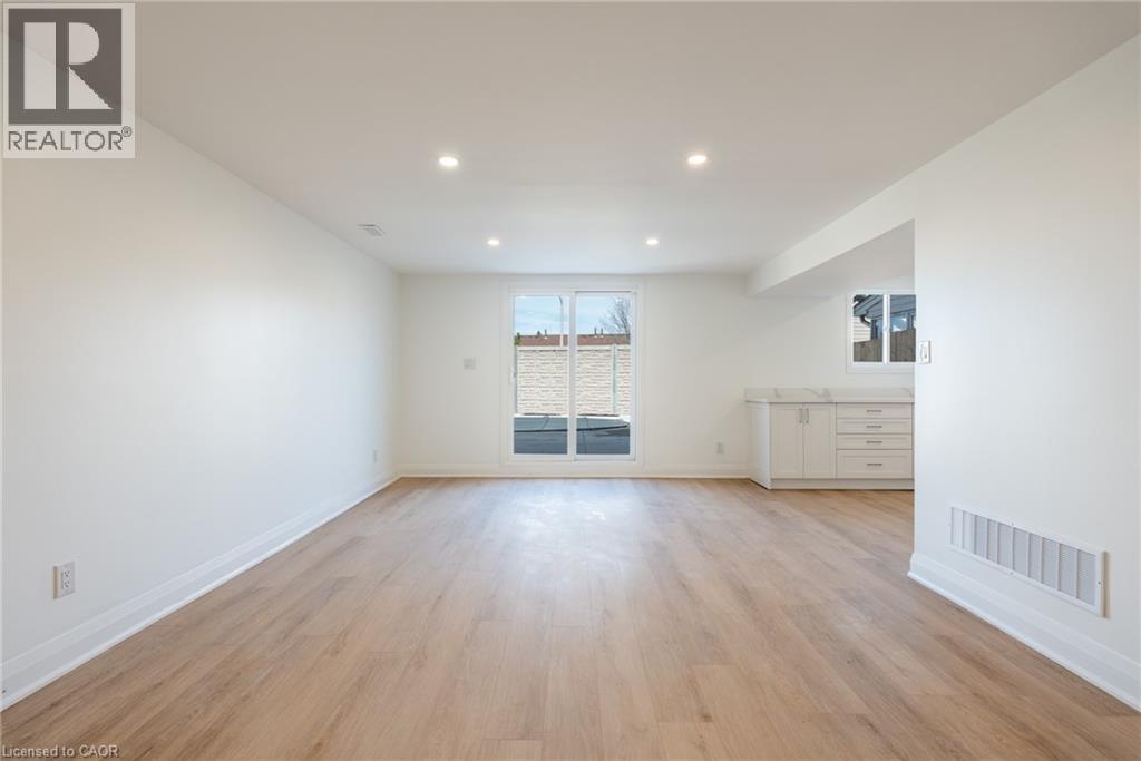 64 Brookstream Court, Hamilton, Ontario  L8K 6J2 - Photo 22 - 40808555