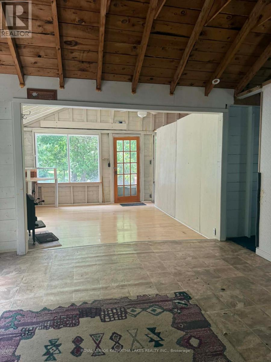 8 Sturgeon Glen Road, Kawartha Lakes (Fenelon), Ontario  K0M 1N0 - Photo 3 - X12870970