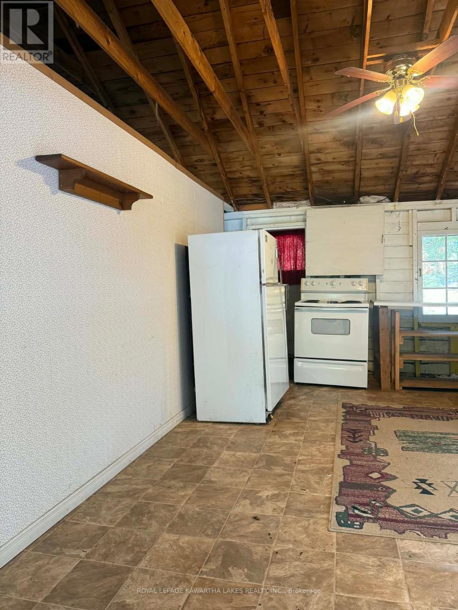 8 Sturgeon Glen Road, Kawartha Lakes (Fenelon), Ontario  K0M 1N0 - Photo 5 - X12870970