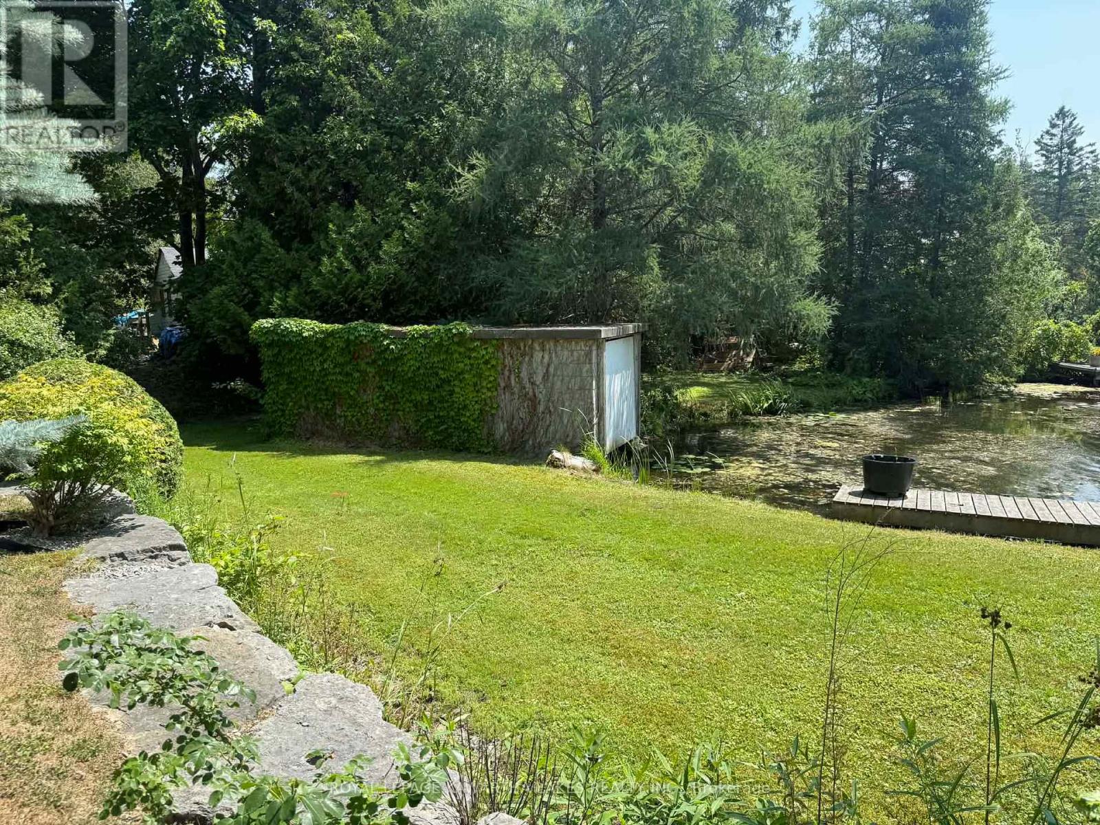 8 Sturgeon Glen Road, Kawartha Lakes (Fenelon), Ontario  K0M 1N0 - Photo 9 - X12870970