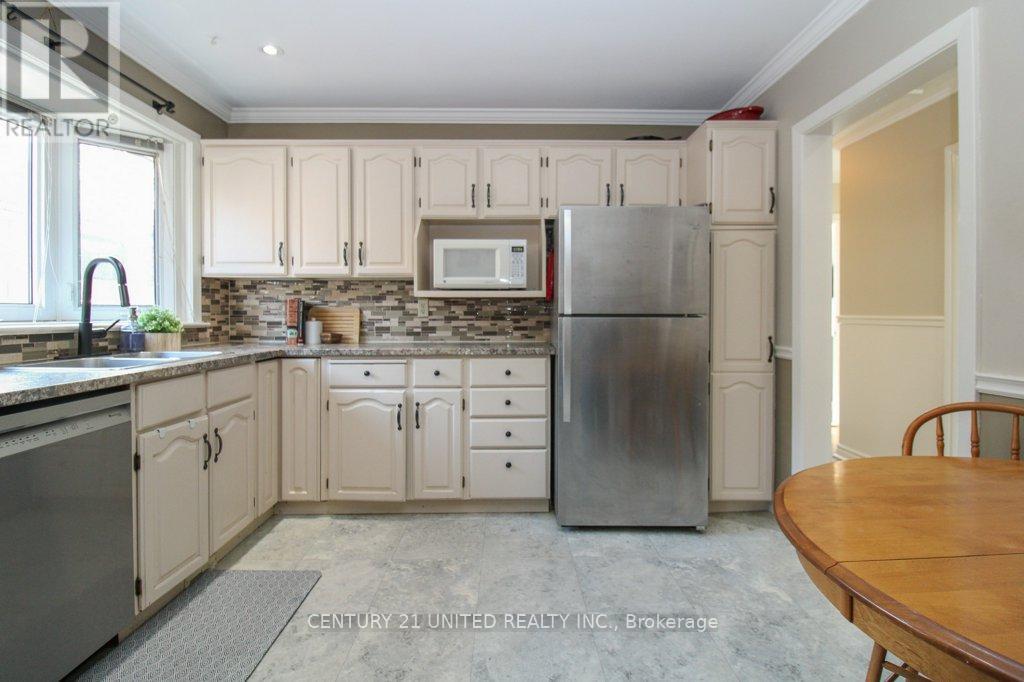 953 Oriole Drive, Peterborough (Northcrest Ward 5), Ontario  K9H 6K6 - Photo 12 - X12871180