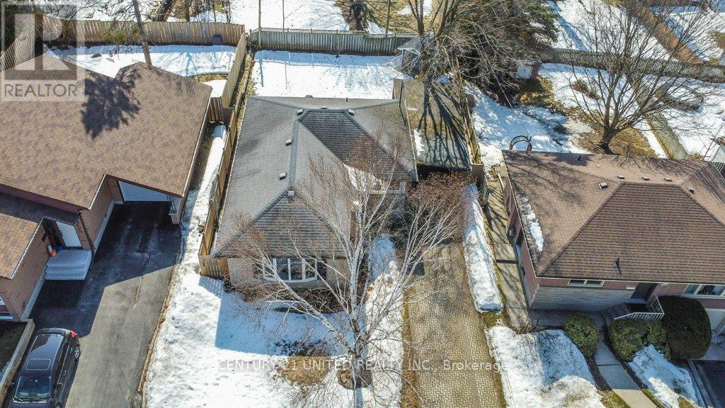 953 Oriole Drive, Peterborough (Northcrest Ward 5), Ontario  K9H 6K6 - Photo 3 - X12871180