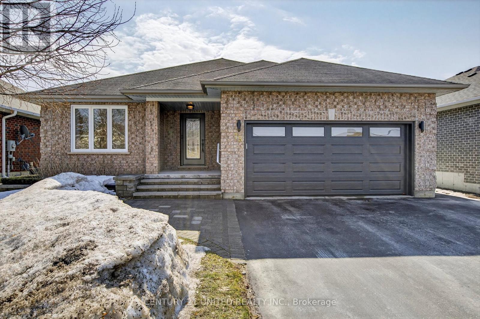 75 Mcgibbon Boulevard, Kawartha Lakes, Ontario  K9V 6G5 - Photo 2 - X12871222