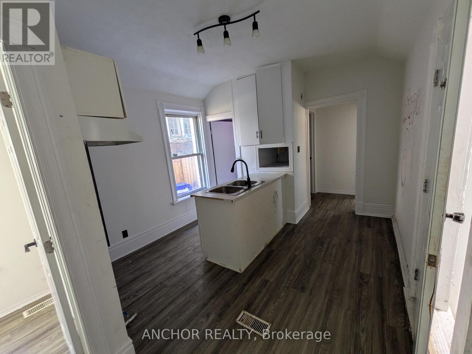 710 Adelaide Street N, London East, Ontario  N5Y 2L5 - Photo 10 - X12867944