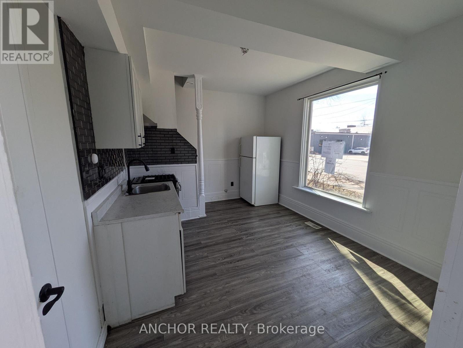 710 Adelaide Street N, London East, Ontario  N5Y 2L5 - Photo 5 - X12867944