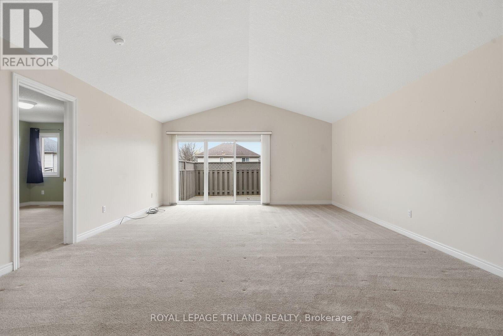 Photo 11 of 37 for 10 - 20 Windemere Place