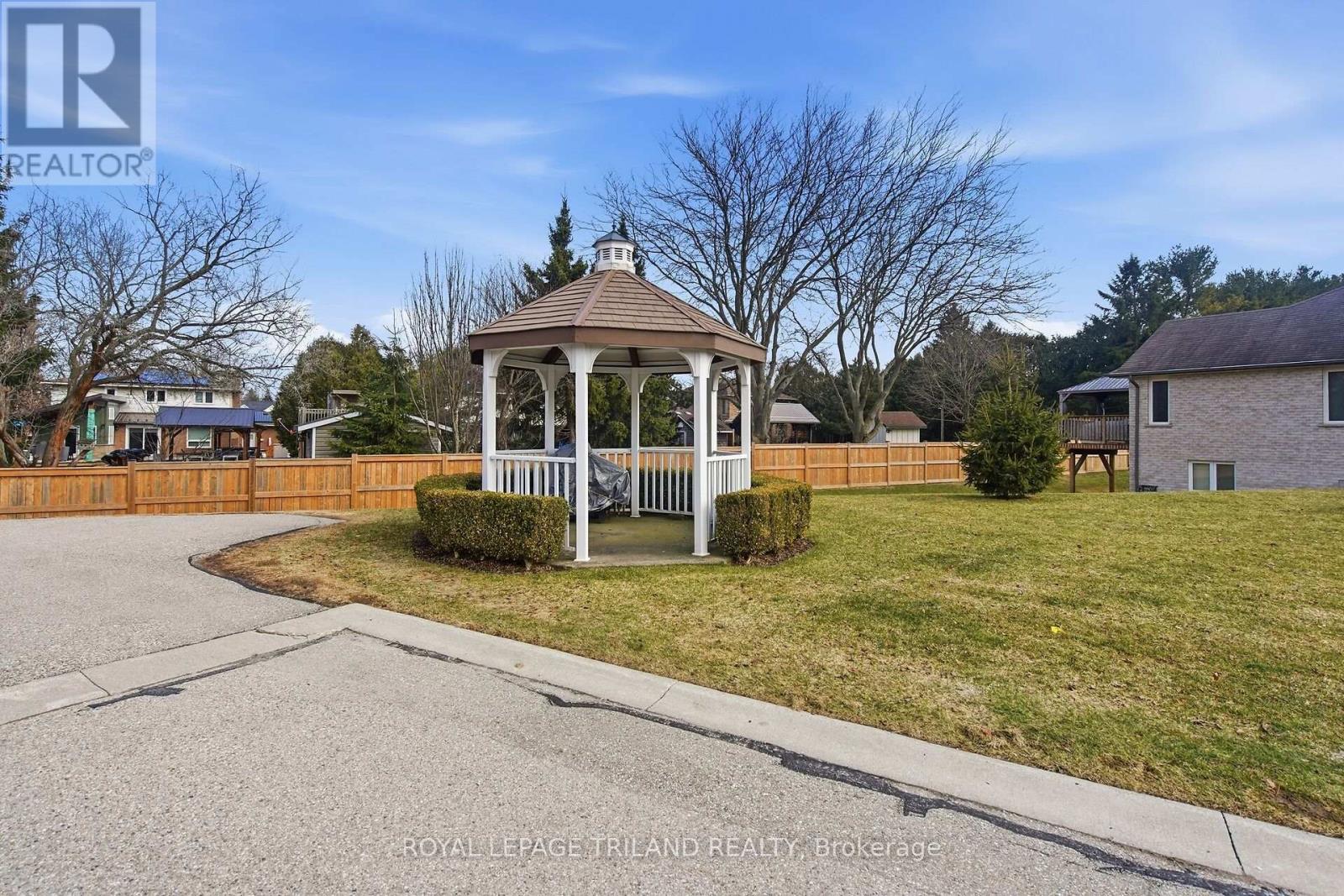 Photo 37 of 37 for 10 - 20 Windemere Place