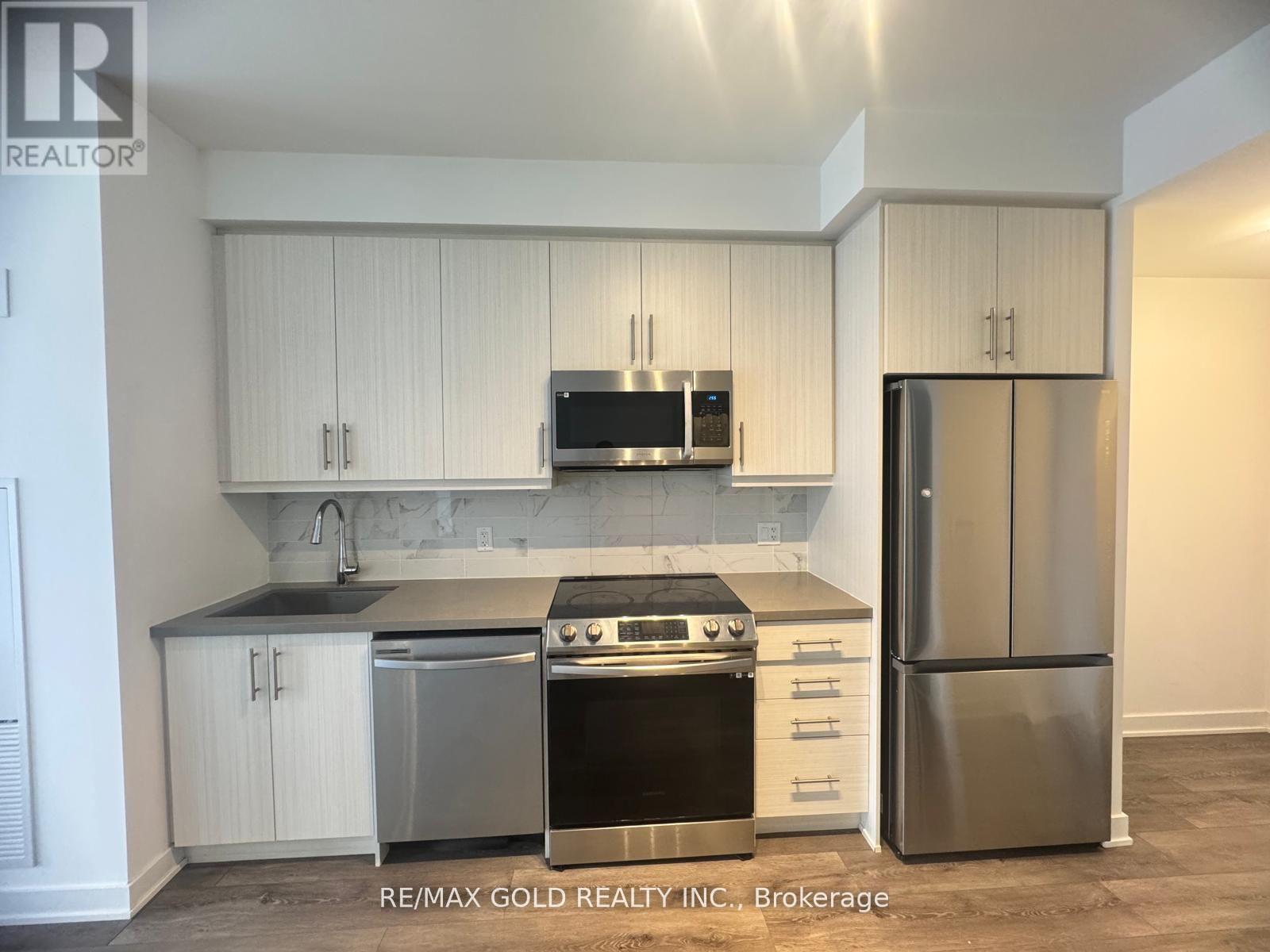 508 - 105 Oneida Crescent, Richmond Hill (Langstaff), Ontario  L4B 0H6 - Photo 2 - N12870904