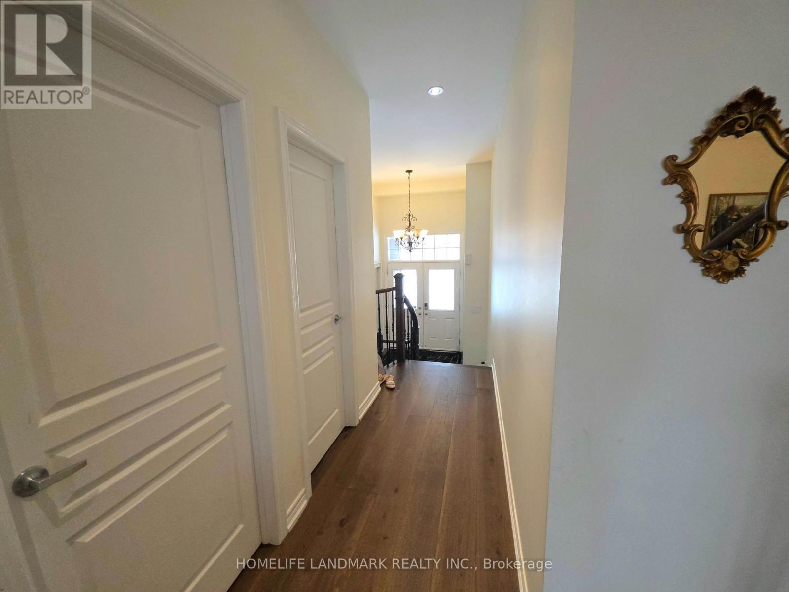 41 Mansard Drive W, Richmond Hill (Jefferson), Ontario  L4E 0L7 - Photo 6 - N12871020