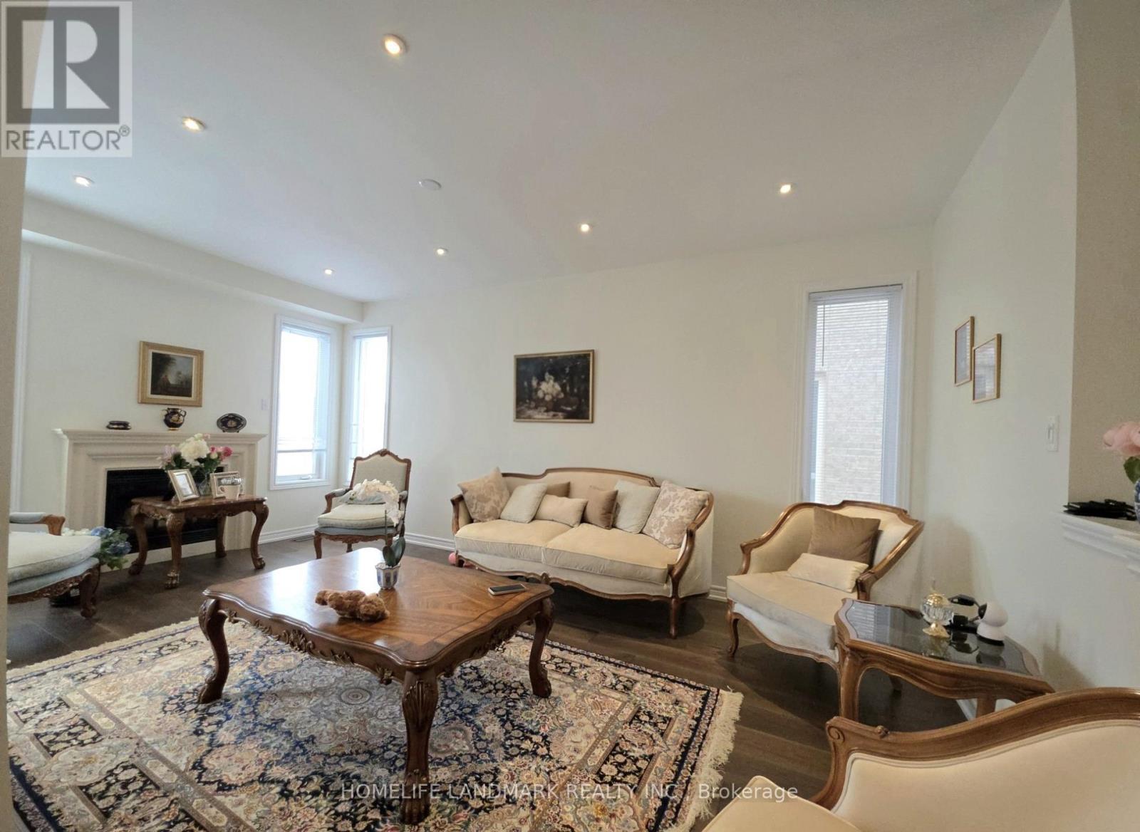 41 Mansard Drive W, Richmond Hill (Jefferson), Ontario  L4E 0L7 - Photo 8 - N12871020