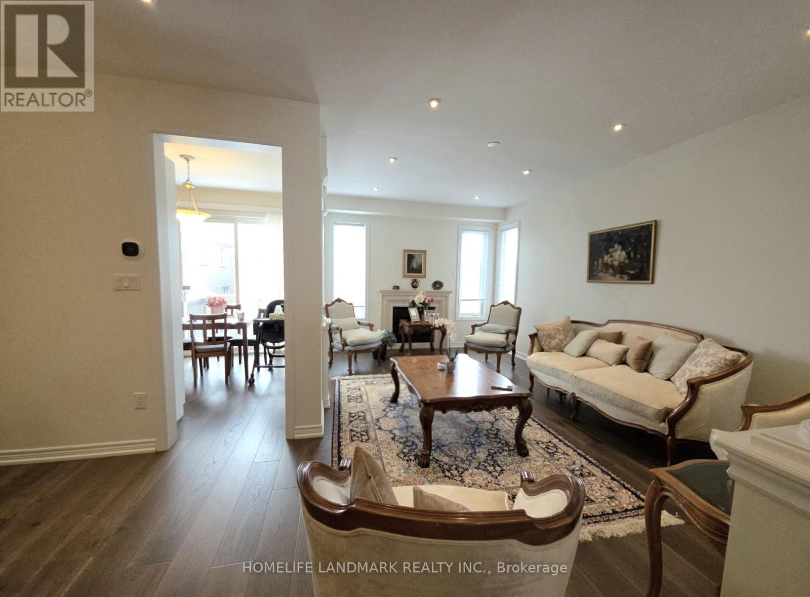 41 Mansard Drive W, Richmond Hill (Jefferson), Ontario  L4E 0L7 - Photo 9 - N12871020