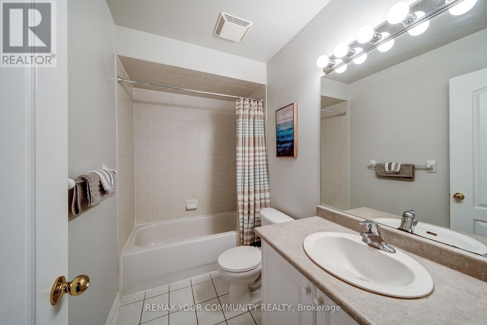 528 Ainsworth Drive, Newmarket (Gorham-College Manor), Ontario  L3Y 8W9 - Photo 13 - N12871064